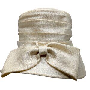 Vintage Womens Cream Cloche Hat With Bow Accent Shine Collectable READ